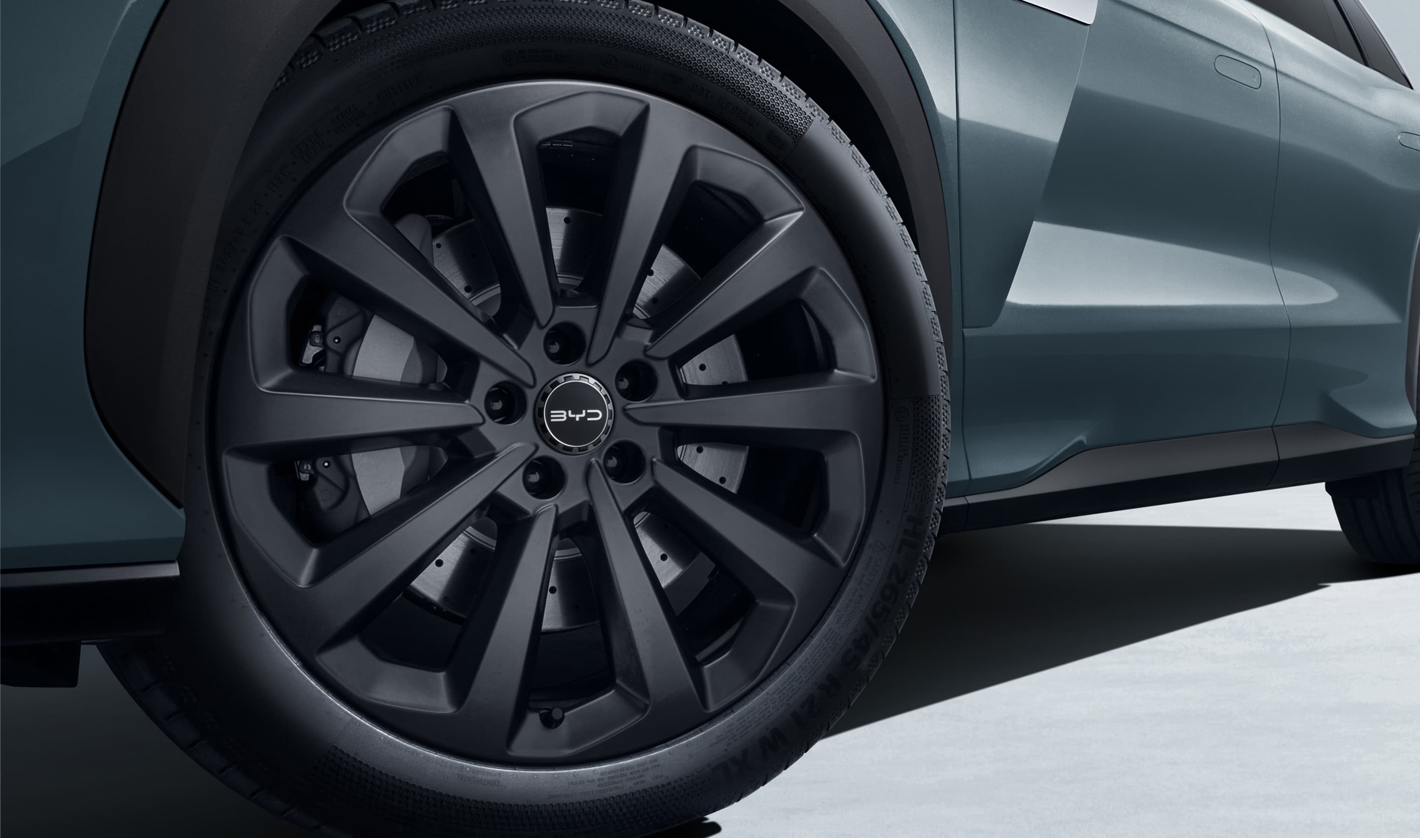 BYD ATTO 8